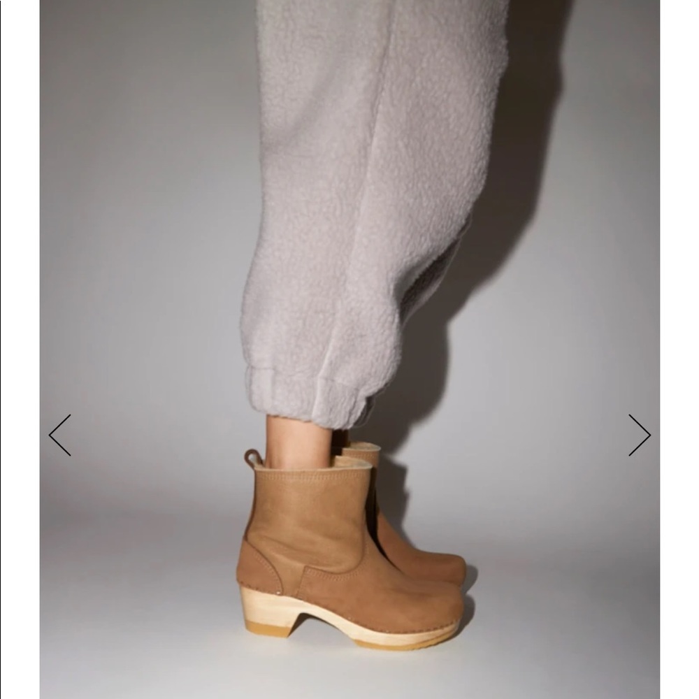 No. 6 shearling clog boots in honey. Size 41
